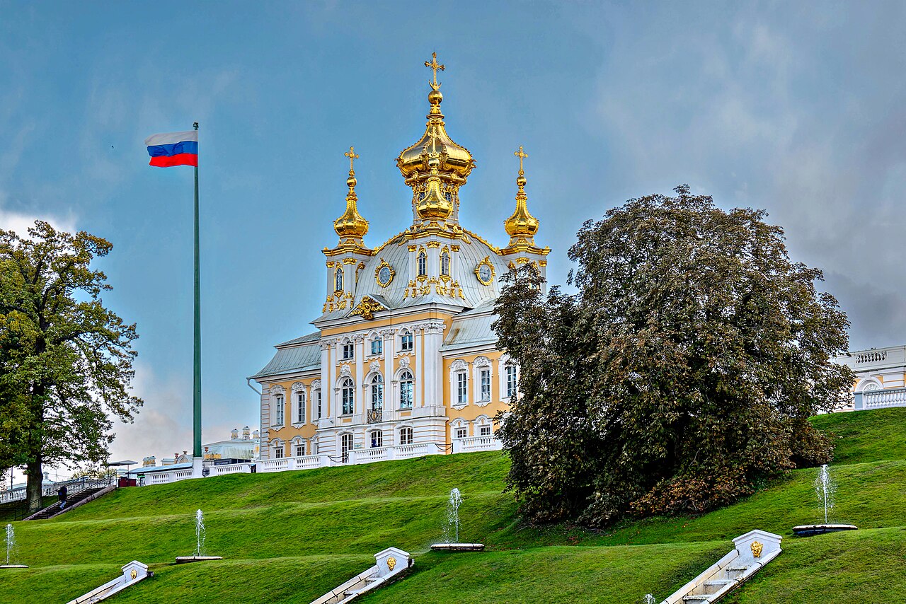 Большой петергофский дворец