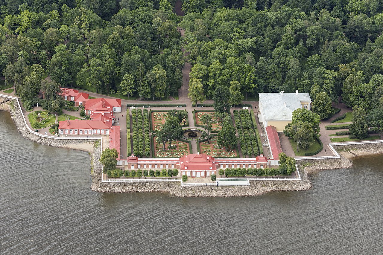 Дворец Монплезир в Петергофе