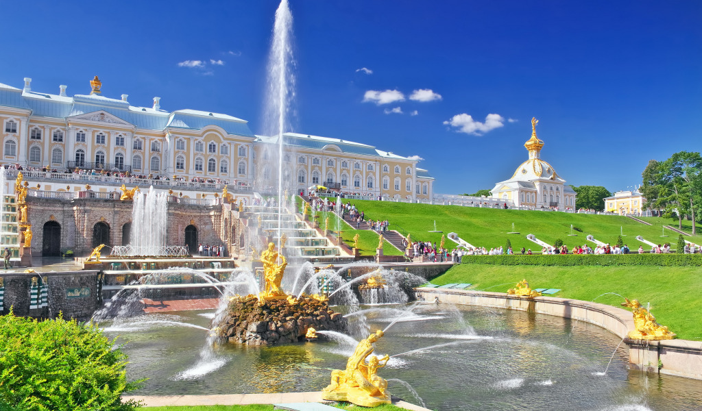 Праздник открытия фонтанов в Петергофе